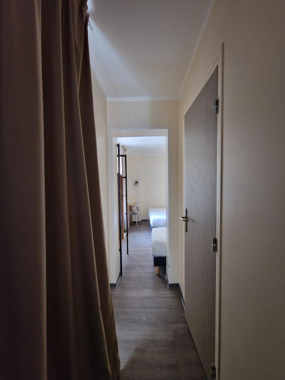 Hotel D'Anjou Levallois-Perret Exteriör bild