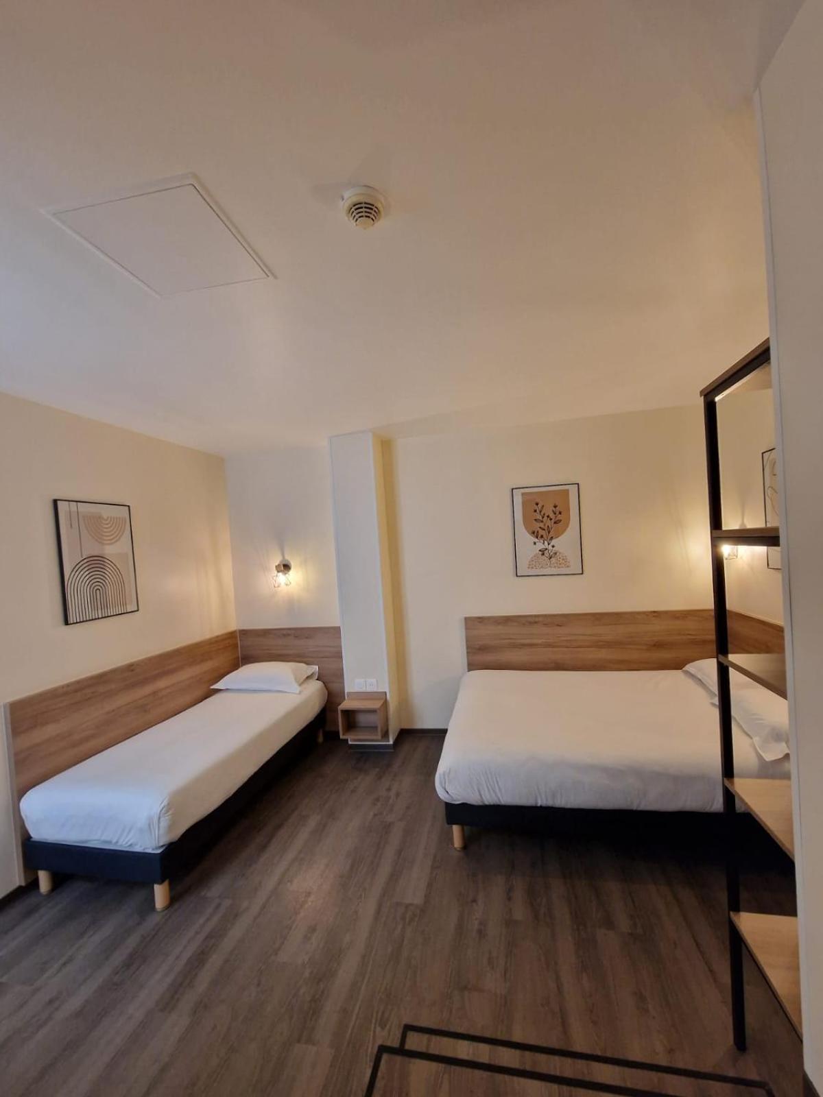 Hotel D'Anjou Levallois-Perret Exteriör bild