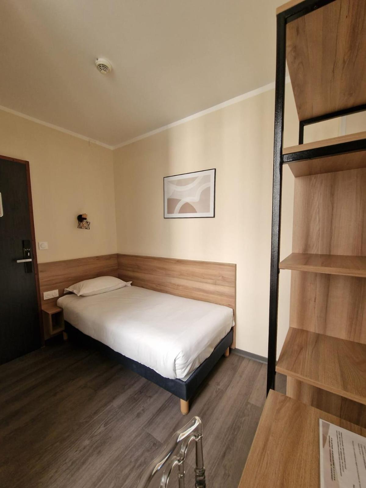 Hotel D'Anjou Levallois-Perret Exteriör bild