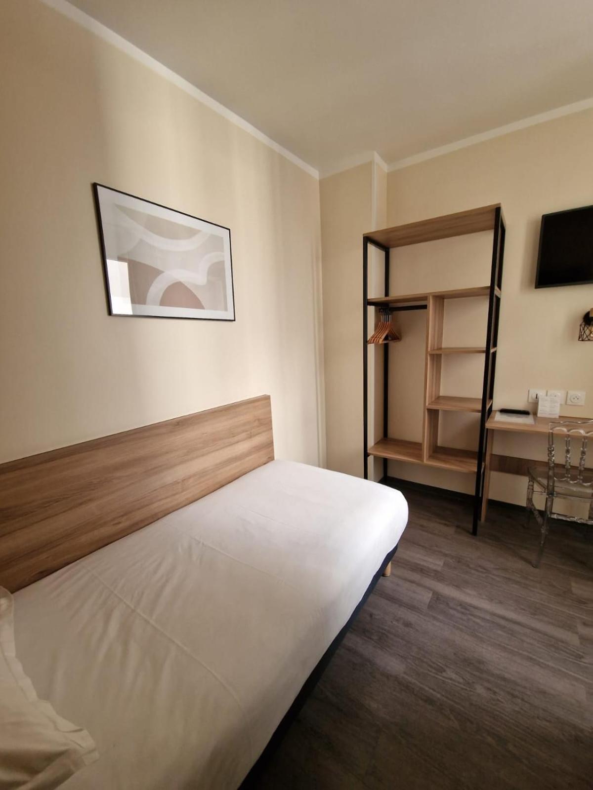 Hotel D'Anjou Levallois-Perret Exteriör bild